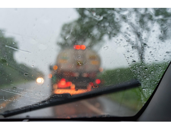 Szélvédőcsere rainy-day-car-window_1.jpg